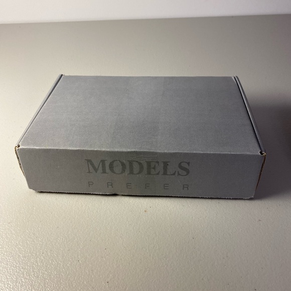 Models Prefer Tanning System Kit - Picture 2 of 6